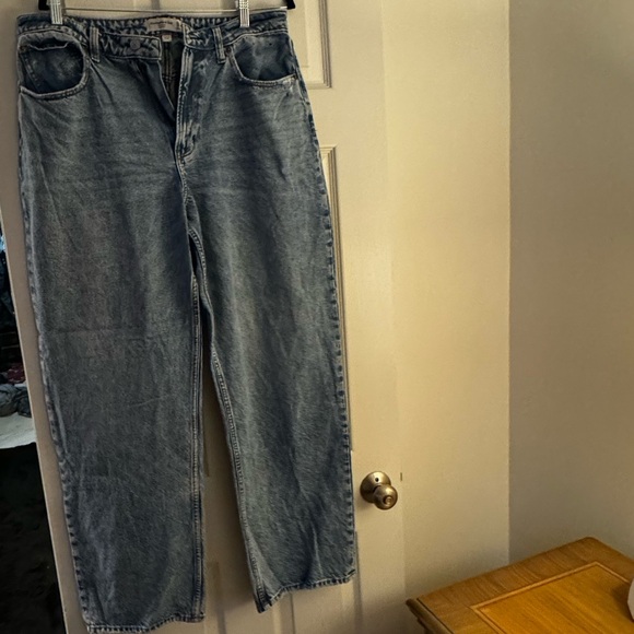 Abercrombie Curve Love High Rise loose jeans- Size 31L - Picture 1 of 2